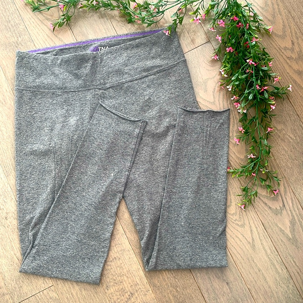 TNA Sportswear Gray Cotton Leggings • Size Small